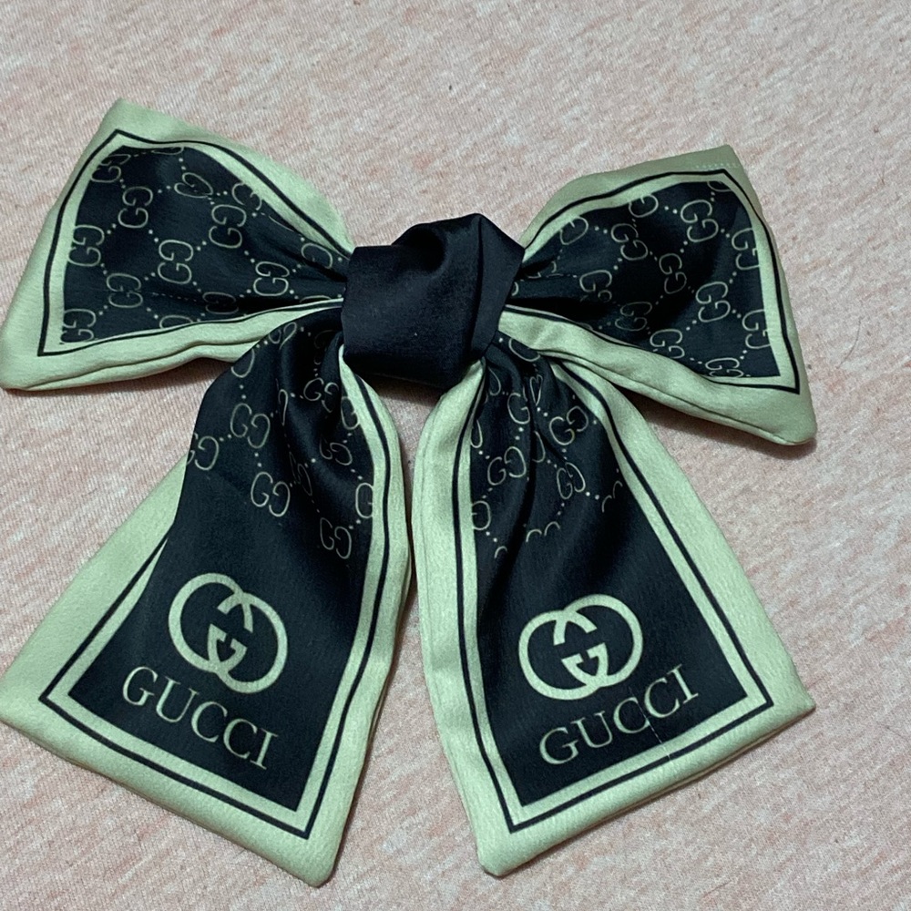 G G Hair Clip Bow